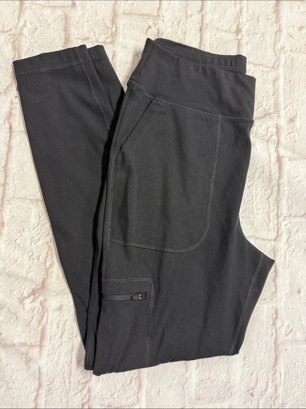 Ocean Coast Brand  Women’s Black Performance Leggings with Cargo Pocket